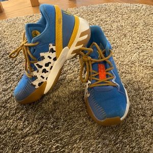 Preowned Big Kids Toy Story Woody Basketball 🏀 Shoes 3 ⭐️🤠 🐍 🐄
